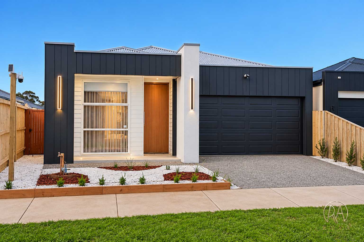 14 Zelkova Circuit, Fraser Rise VIC